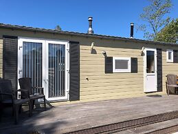 Well-kept Chalet With gas Stove, on the Mudflats