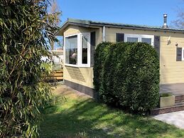 Well-kept Chalet With gas Stove, on the Mudflats