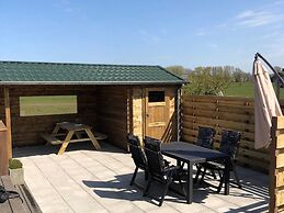 Well-kept Chalet With gas Stove, on the Mudflats
