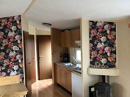 Well-kept Chalet With gas Stove, on the Mudflats