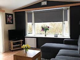 Well-kept Chalet With gas Stove, on the Mudflats