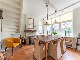 Wonderful Mansion in Giethoorn near Museum with Terrace