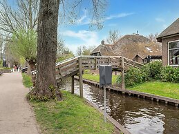 Wonderful Mansion in Giethoorn near Museum with Terrace
