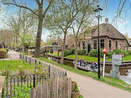 Wonderful Mansion in Giethoorn near Museum with Terrace