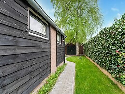Wonderful Mansion in Giethoorn near Museum with Terrace
