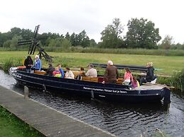 Wonderful Mansion in Giethoorn near Museum with Terrace