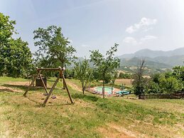 Belvilla by OYO Hillside Villa With Pool