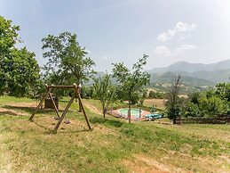Belvilla by OYO Hillside Villa With Pool