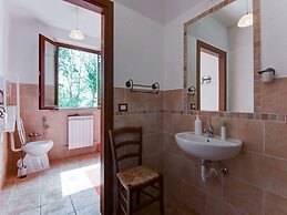 Belvilla by OYO Hillside Villa With Pool