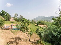 Belvilla by OYO Hillside Villa With Pool