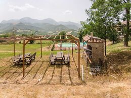 Belvilla by OYO Hillside Villa With Pool