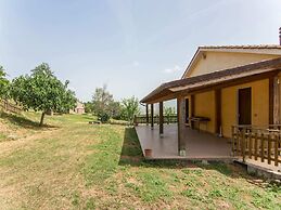 Belvilla by OYO Hillside Villa With Pool
