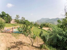 Belvilla by OYO Hillside Villa With Pool