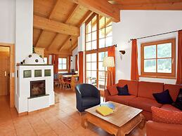 Quiet Chalet With Pool in Wald im Pinzgau