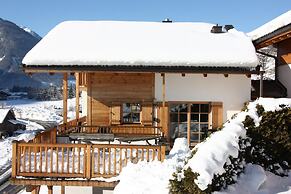 Quiet Chalet With Pool in Wald im Pinzgau