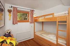 Quiet Chalet With Pool in Wald im Pinzgau