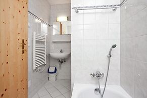 Quiet Chalet With Pool in Wald im Pinzgau