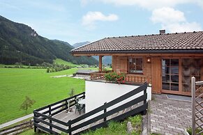 Quiet Chalet With Pool in Wald im Pinzgau