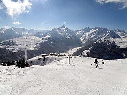 Quiet Chalet With Pool in Wald im Pinzgau