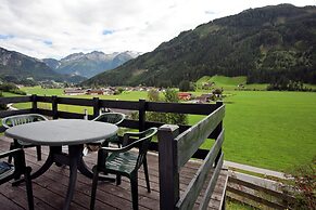 Quiet Chalet With Pool in Wald im Pinzgau