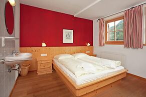 Quiet Chalet With Pool in Wald im Pinzgau