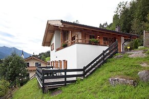 Quiet Chalet With Pool in Wald im Pinzgau