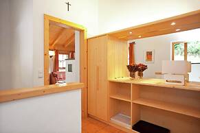 Quiet Chalet With Pool in Wald im Pinzgau
