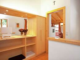 Quiet Chalet With Pool in Wald im Pinzgau