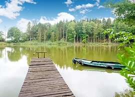 Idyllic Lakeside Cottage
