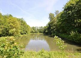 Idyllic Lakeside Cottage