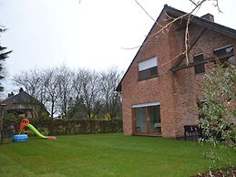 Welcoming Villa in Puivelde With Terrace, Garden, Barbeque