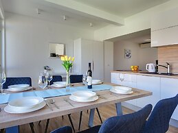 Spacious Holiday Home in Valbandon