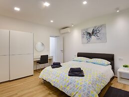 Spacious Holiday Home in Valbandon