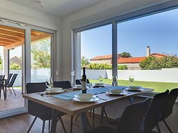 Spacious Holiday Home in Valbandon