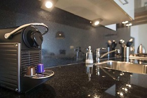 Modern Apartment in Den Haag With Balcony