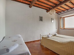 Snug Apartment in Gambassi Terme-fi With Tennis Court