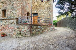 Spacious Tuscany Retreat
