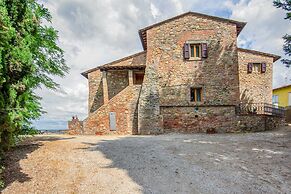 Spacious Tuscany Retreat