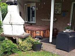 Lush Bungalow in Beek Gem Montferl& with Hot Tub