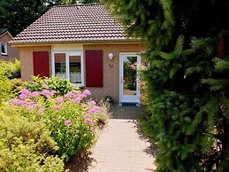 Lush Bungalow in Beek Gem Montferl& with Hot Tub