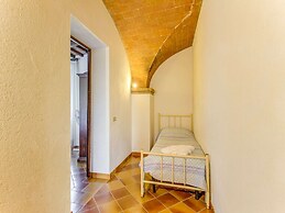 Sun-kissed Apartment With Garden