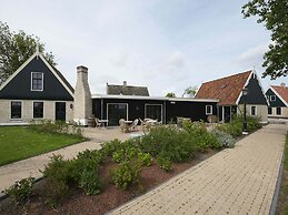 Comfy Chalet with Palletstove near Wadden Sea