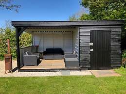 Comfy Chalet with Palletstove near Wadden Sea