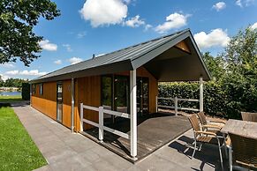 Premium Lodge Near Recreation Lake