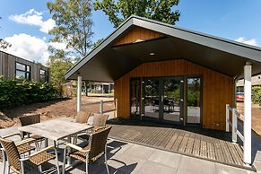 Premium Lodge Near Recreation Lake