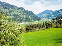 Attractive Apartment in Hainzenberg With ski Room