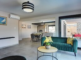 Villa in Valbandon With Swimming Pool