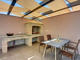 Villa in Valbandon With Swimming Pool