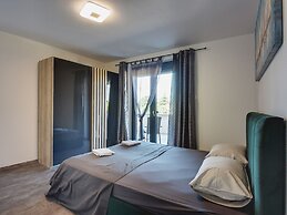 Villa in Valbandon With Swimming Pool