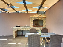 Villa in Valbandon With Swimming Pool